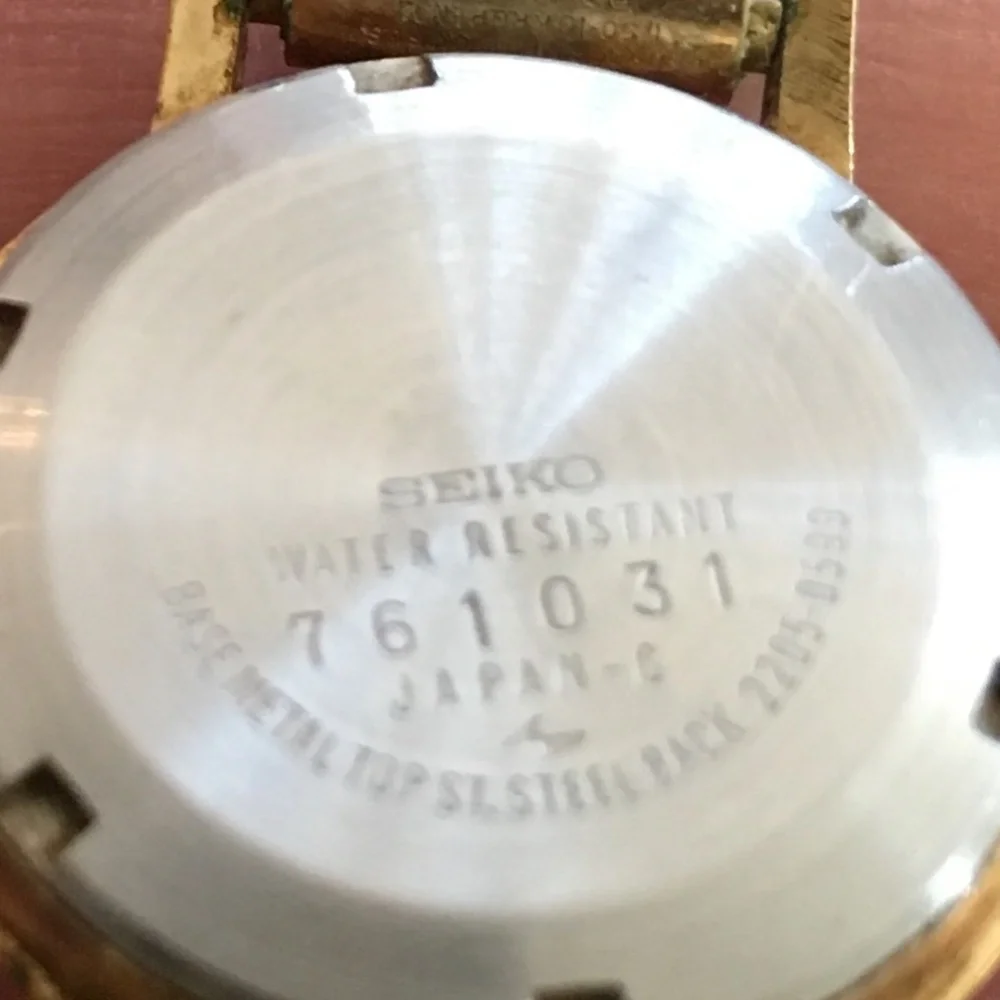 1980s Seiko 17 jewel day watch with original stretch band. Works! - Picture 4 of 9